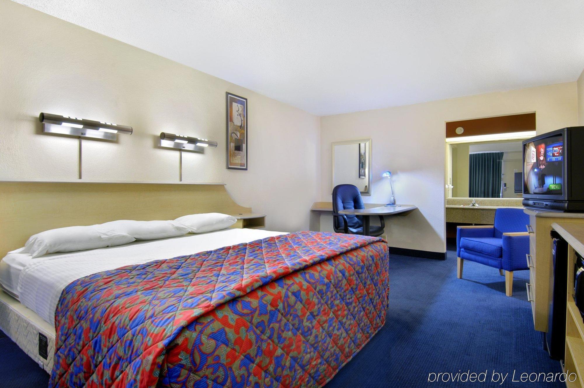 Red Roof Inn & Suites Wytheville Room photo