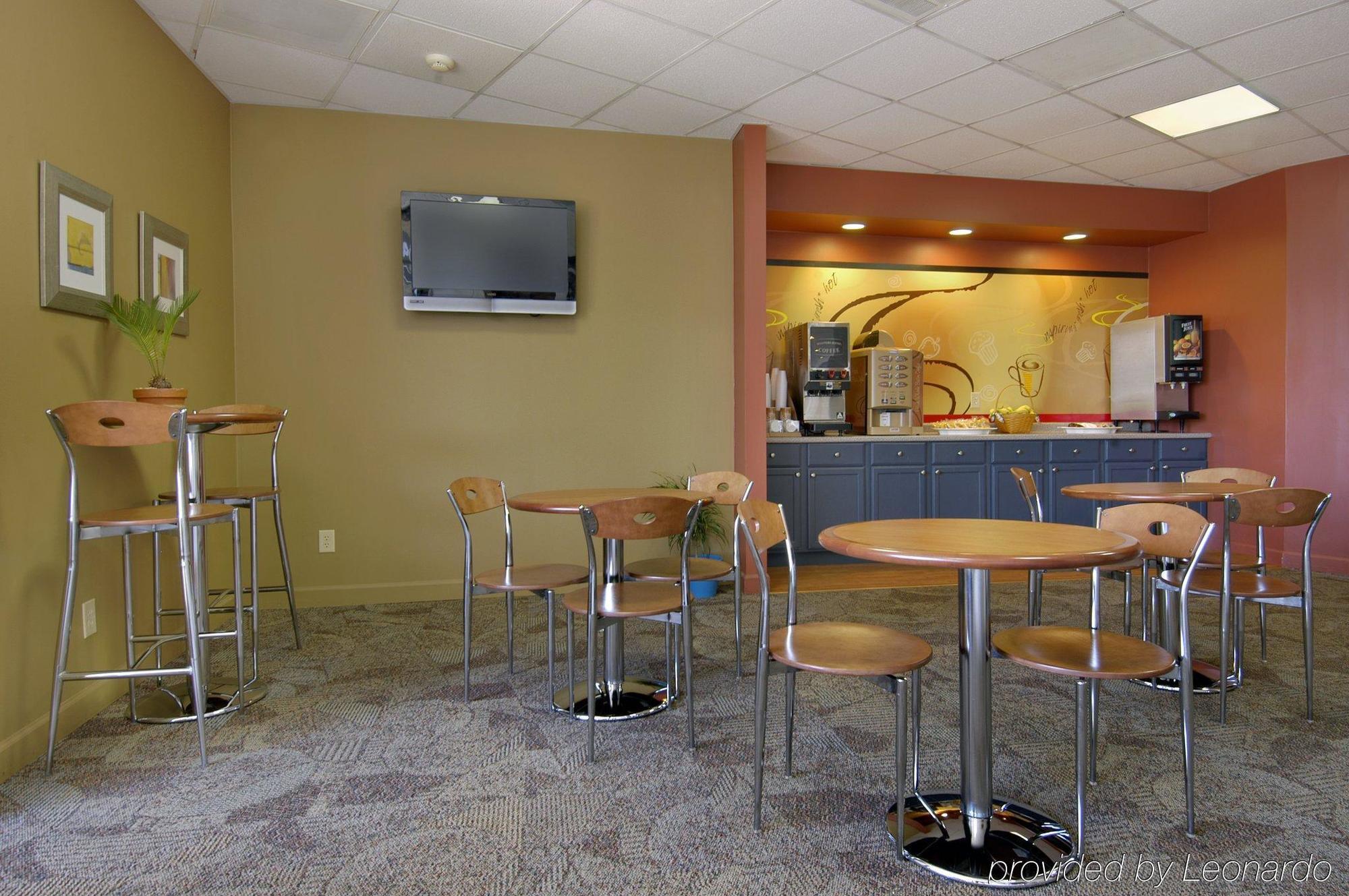 Red Roof Inn & Suites Wytheville Restaurant photo